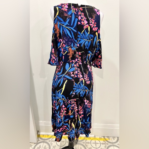 Maeve fun and flirty dress with open flutter sleeves size 4 - Picture 7 of 11